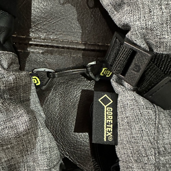 Burton Gore-Tex padded gloves for men NWT - Picture 3 of 4